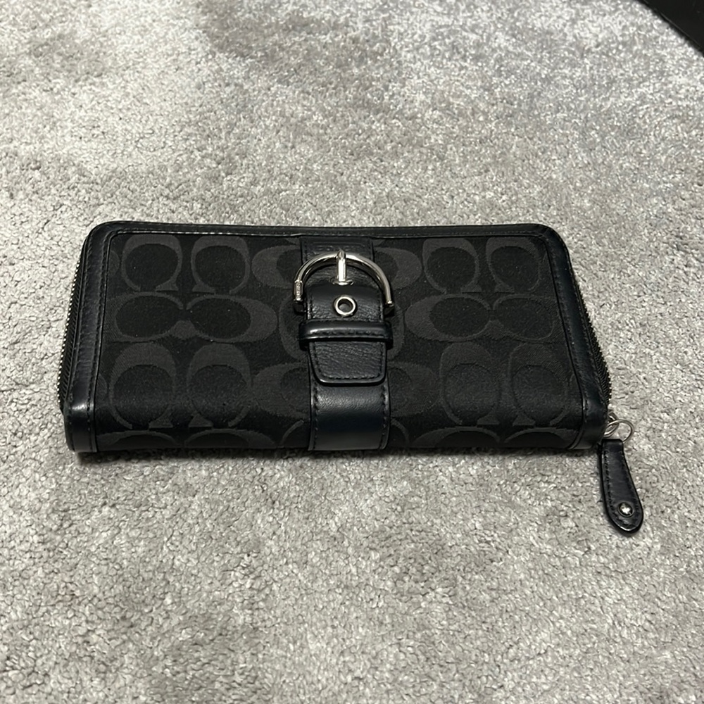 Coach Campbell Signature Buckle Accordion Zip Wallet